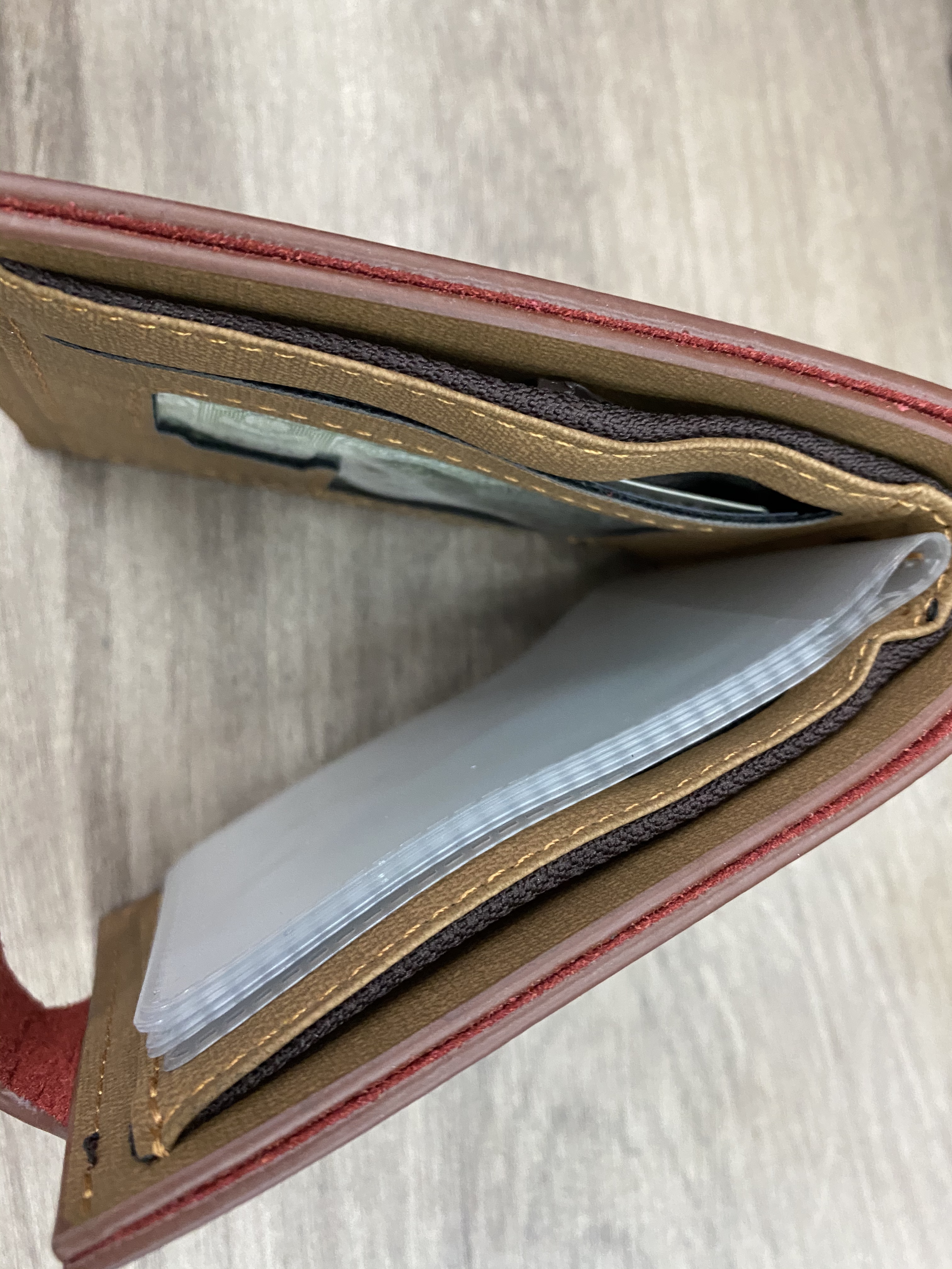 美金包磁扣
带塑料片卡包钱包。详情图2