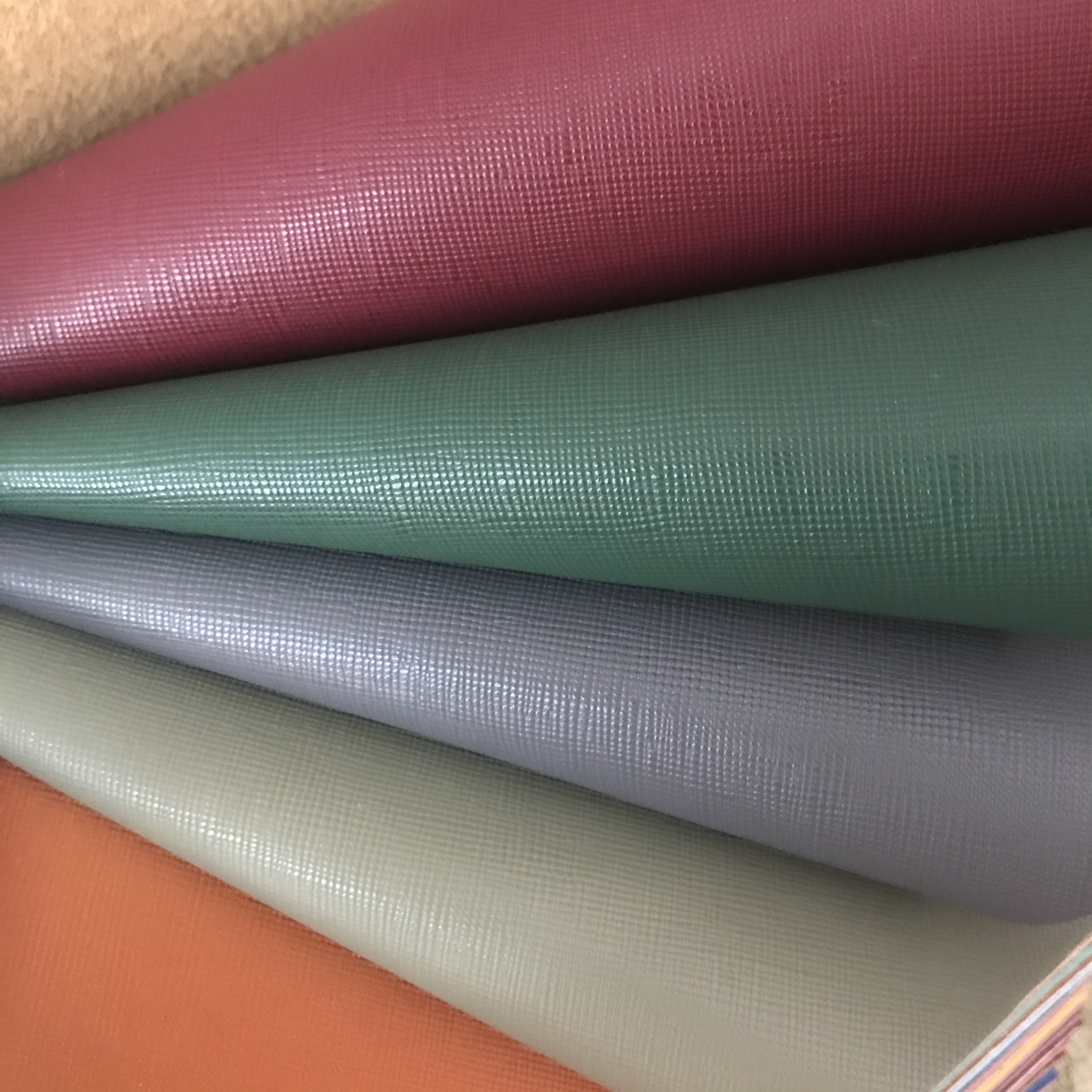 High-quality and environmentally friendly 1.0 wool base classic cross-patterned PVC leather fabric for luggage and handbags, artificial leather Item Picture
