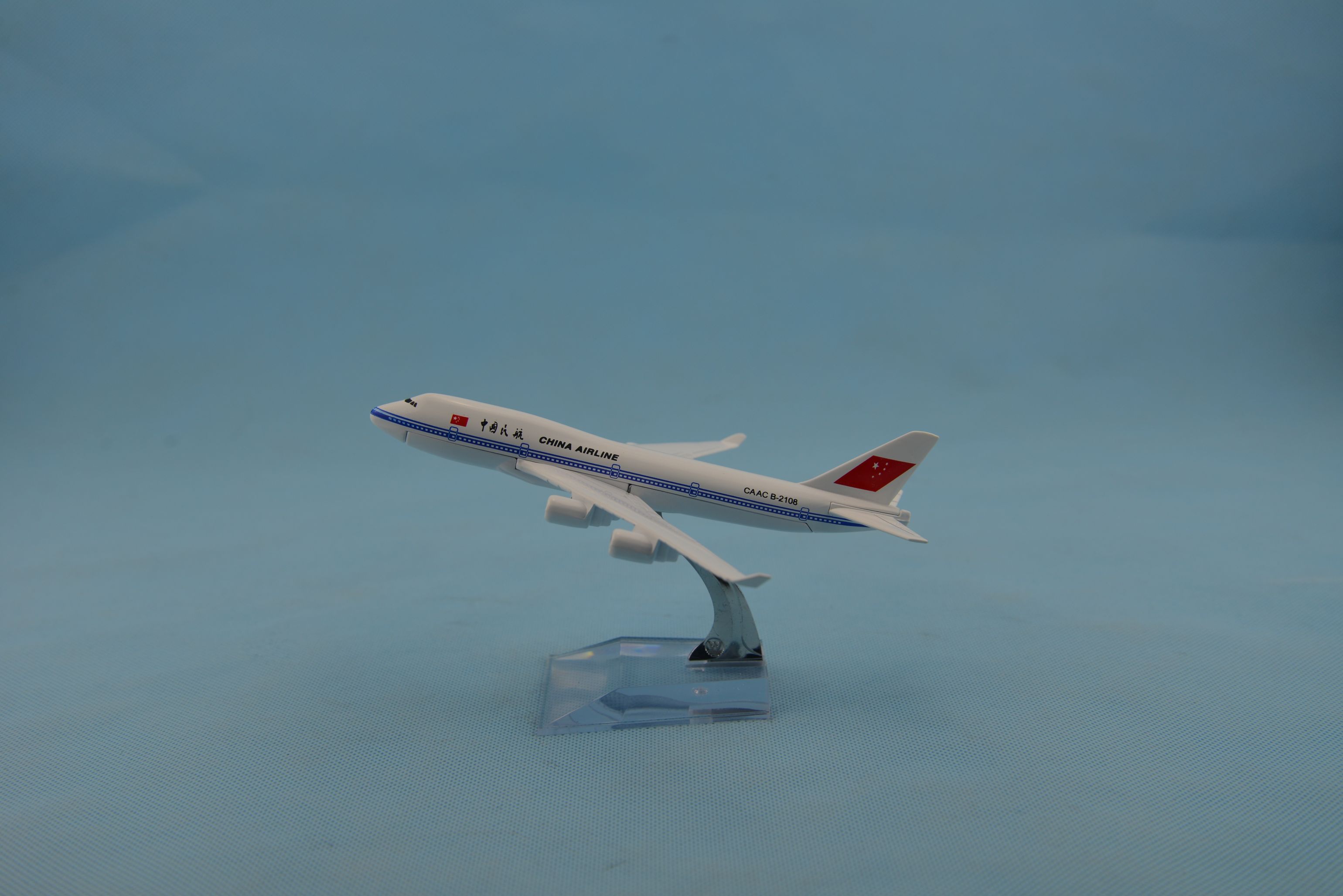 Aircraft model (16CM Civil Aviation Corporation of China B747-400) metal alloy aircraft model thumbnail