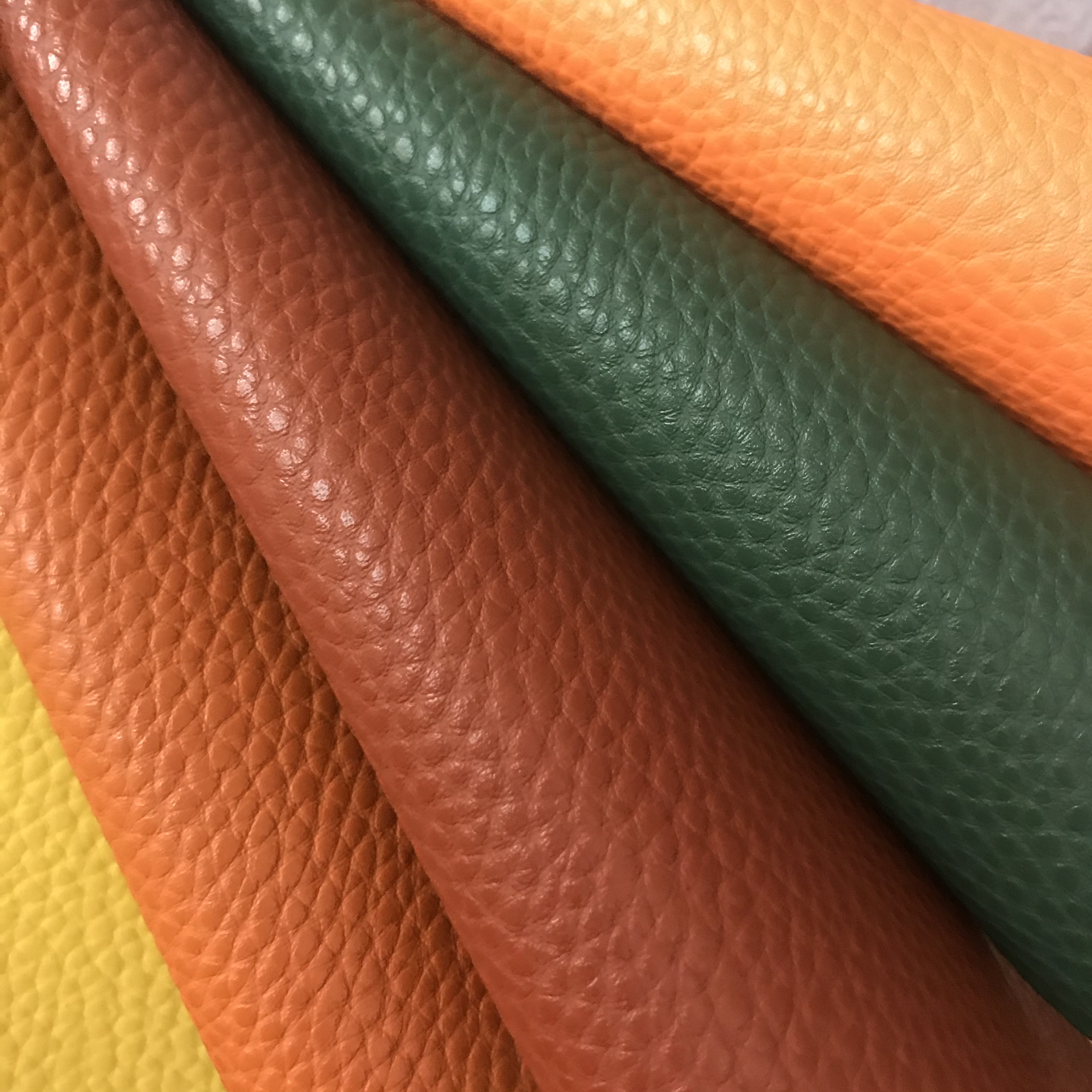 High-quality and environmentally friendly 1.0 rough-base Korean lychee PVC leather fabric for luggage and handbags, artificial leather undefined