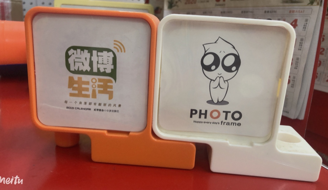 Personalized plastic desk calendar cartoon creative gifts
