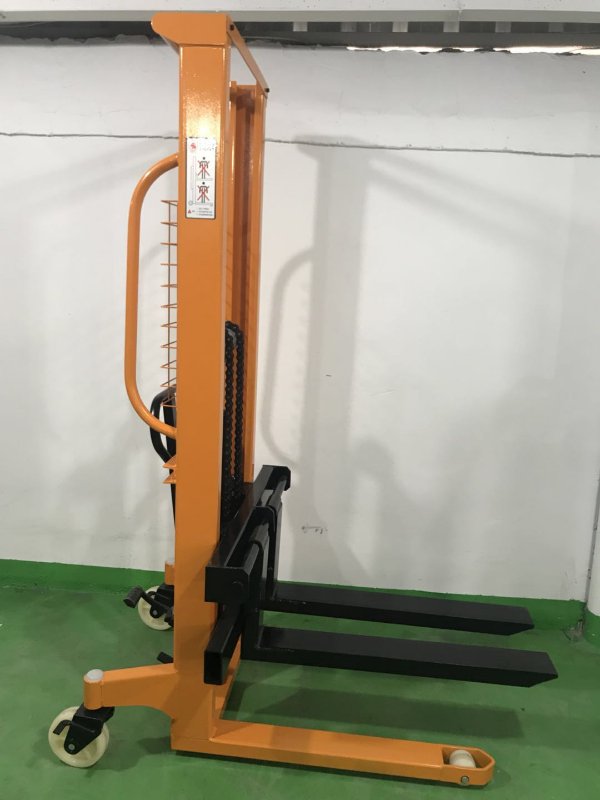 2-ton manual lift truck
