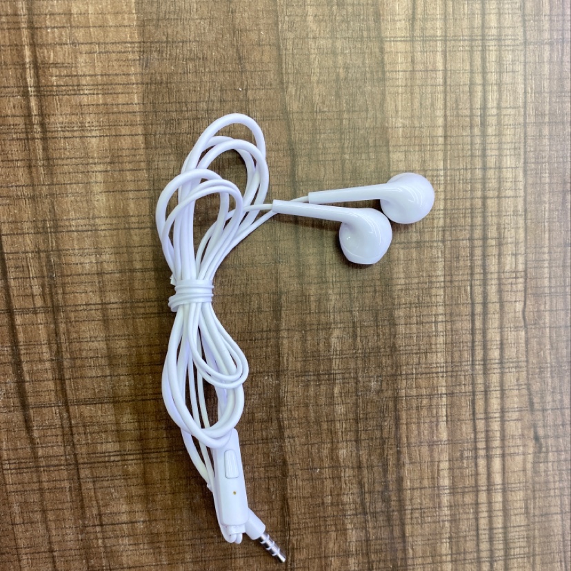 One-meter universal white headphone cable with microphone Item Picture