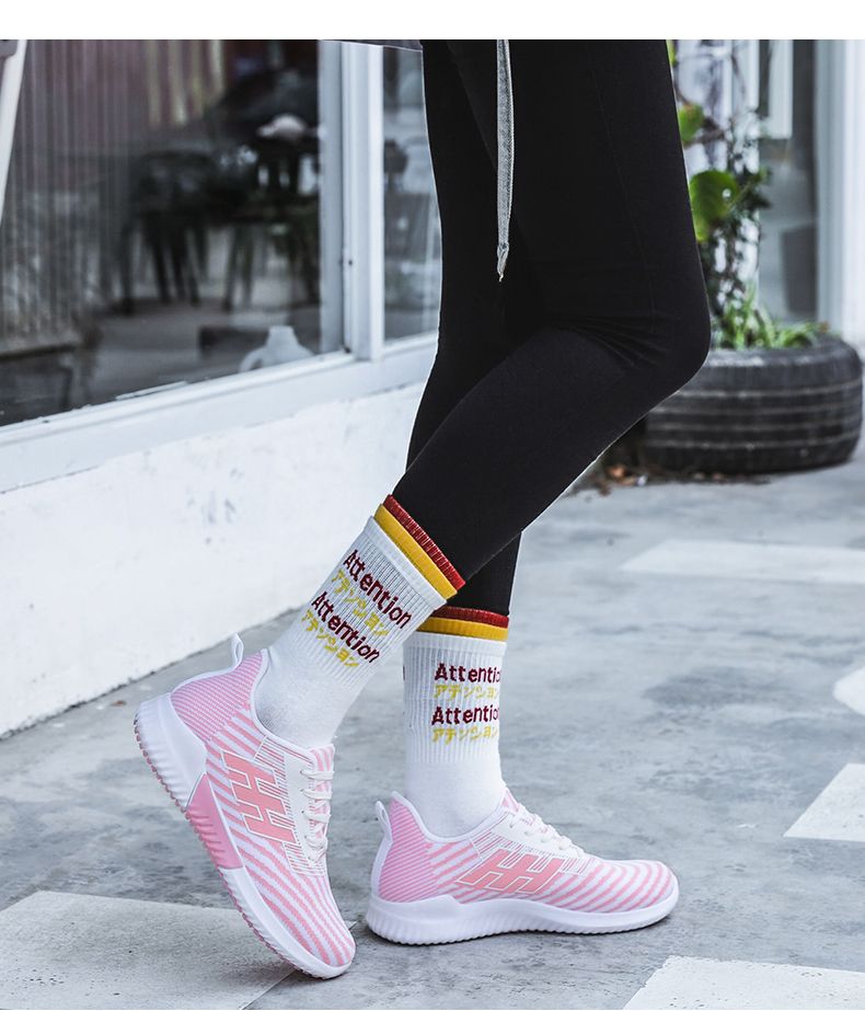 Spring/Summer 2020 casual shoes: anti-slip, shock-absorbing, hollowed-out flying weaving girl shoes, one-step live-streaming sports shoes, best-selling running shoes details Picture
