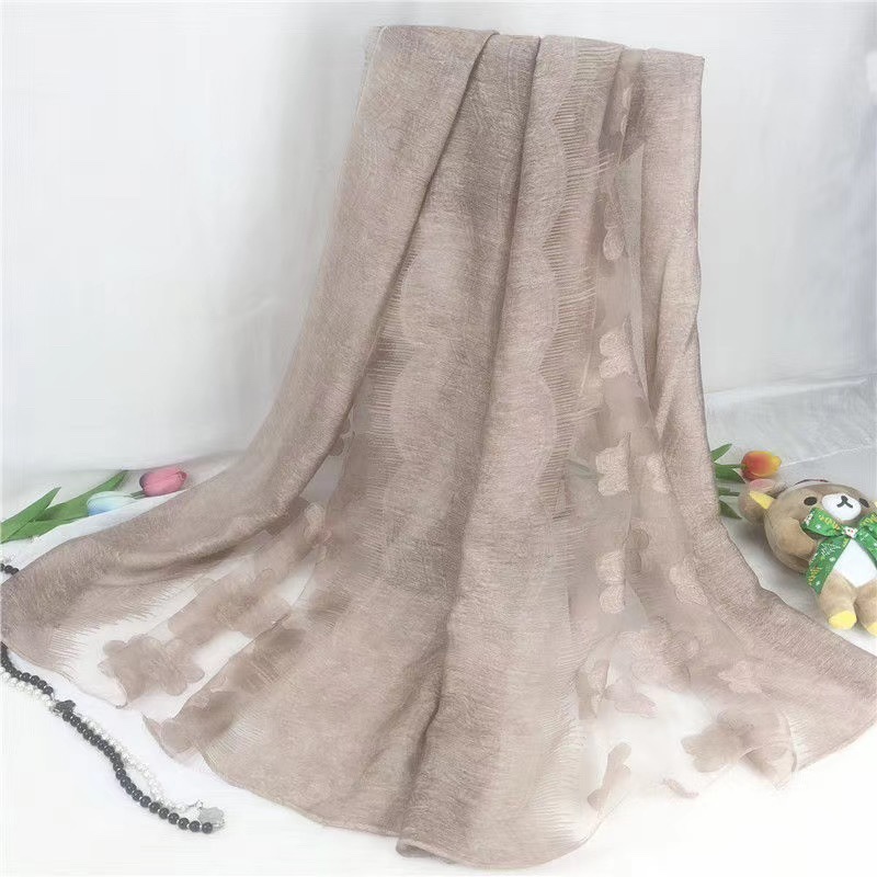 Summer Hollow Shawl Scarf Full Of Flowers Application Scenario