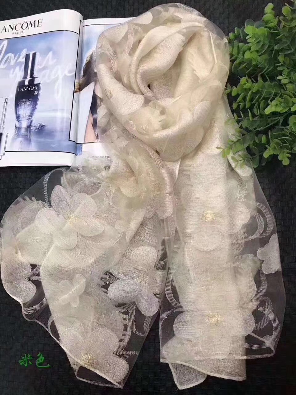 Summer Hollow Shawl Scarf Gold Silk Big Flowers Specification drawing