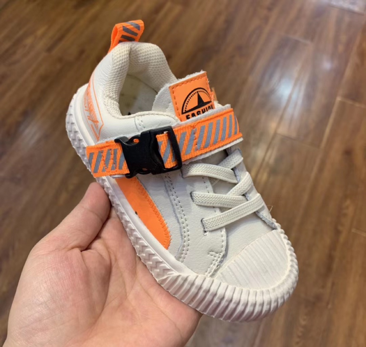 Casual sandals thumbnail