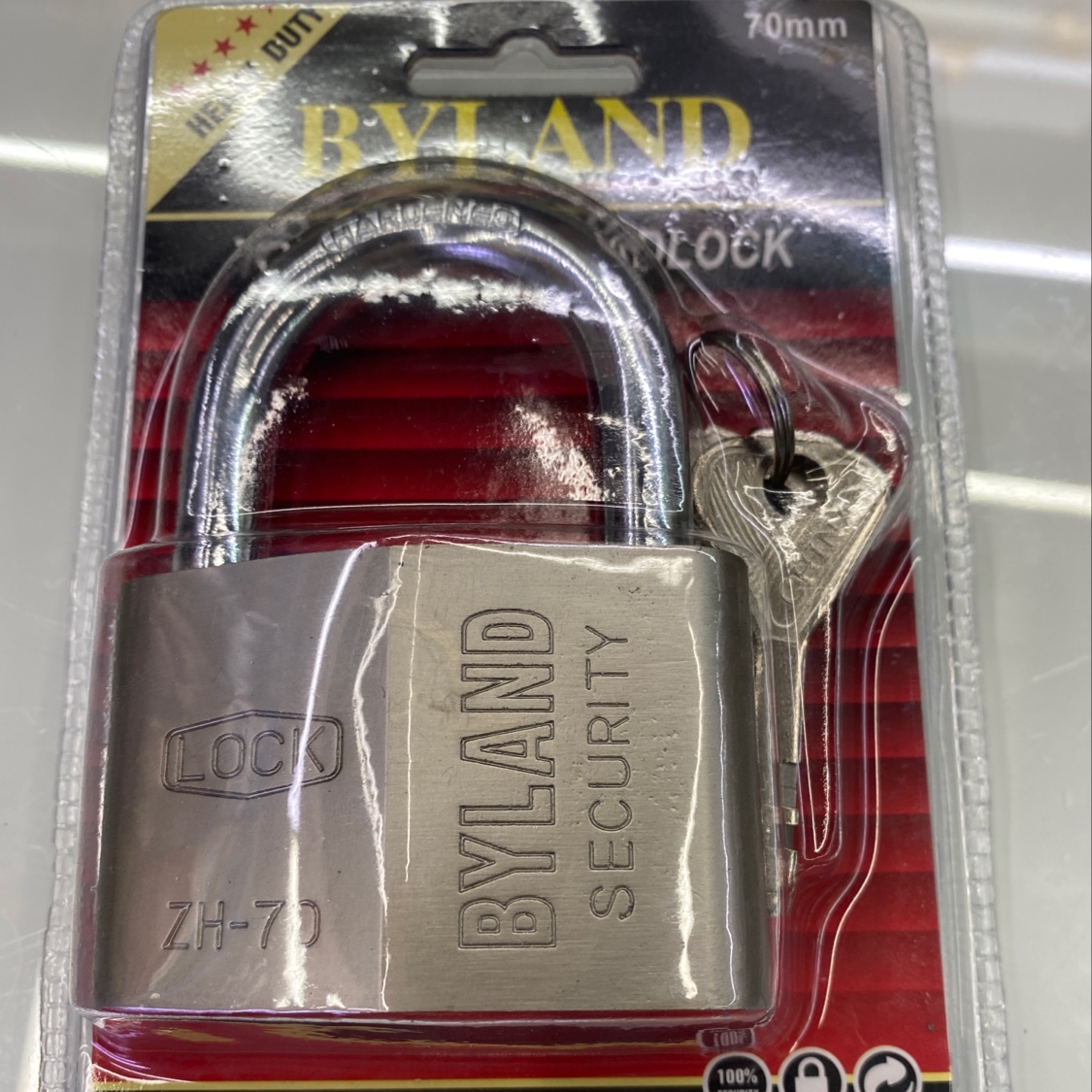 Diamond-shaped lock details Picture