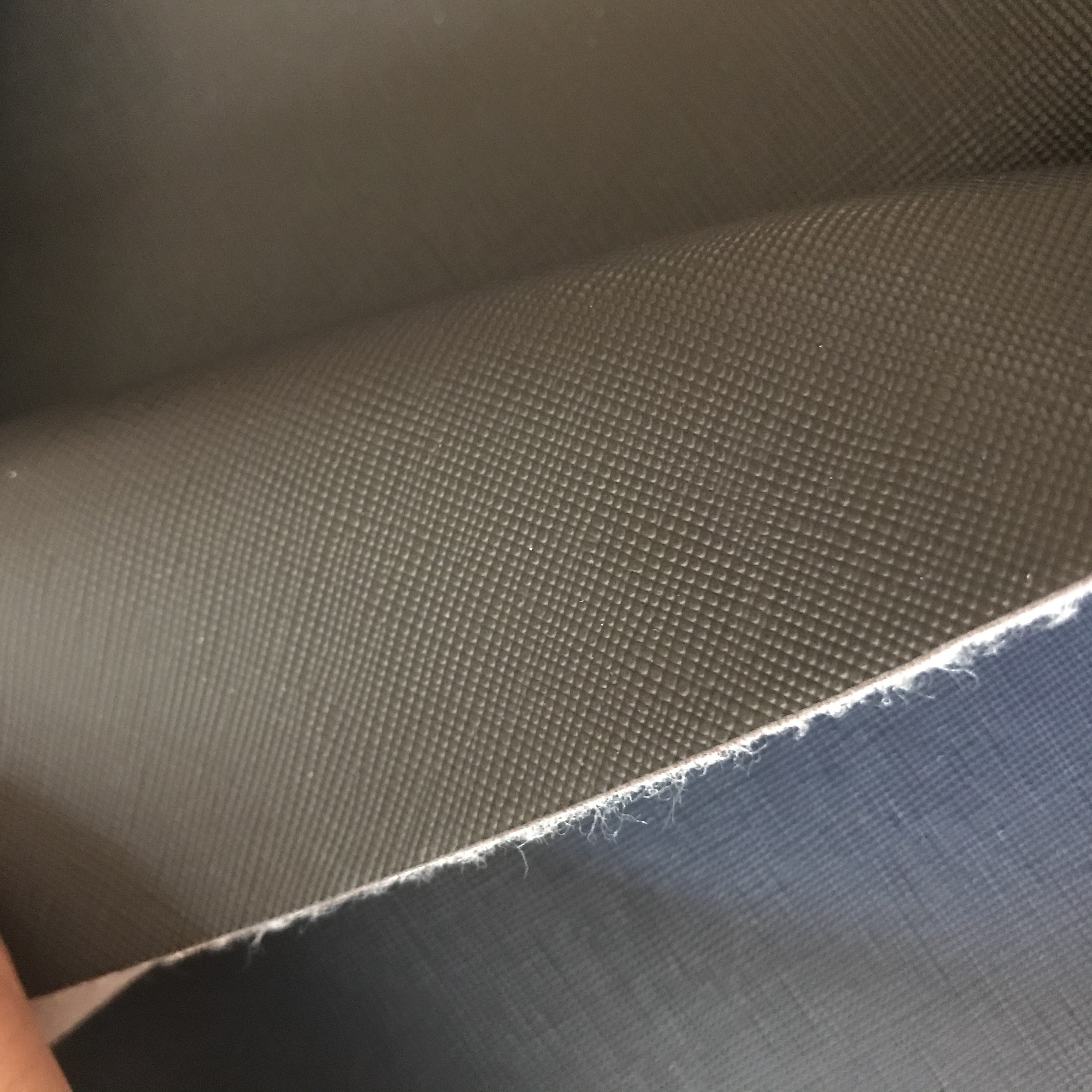 High-quality and environmentally friendly 1.0 wool base classic cross-patterned PVC leather fabric for luggage and handbags, artificial leather Specification image