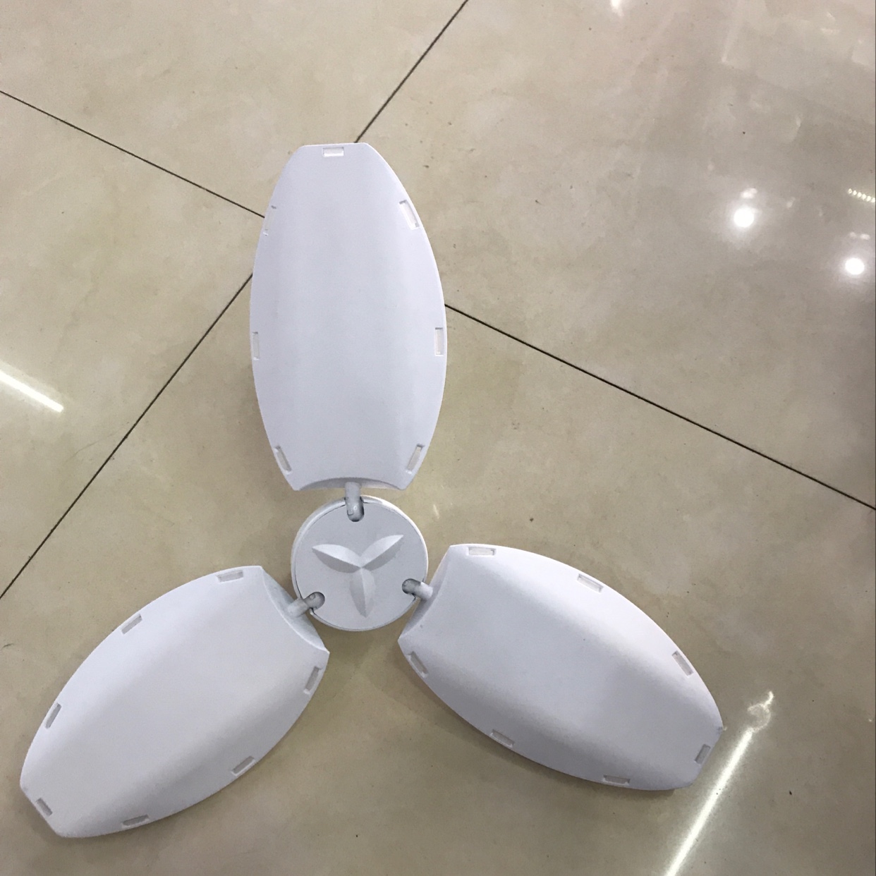 家用厂家直销风扇灯旋转E27 45Ｗ照明