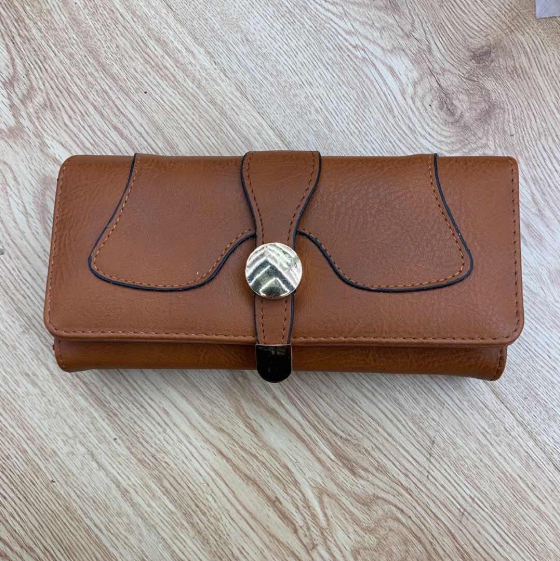 A 30% off ladies' wallet