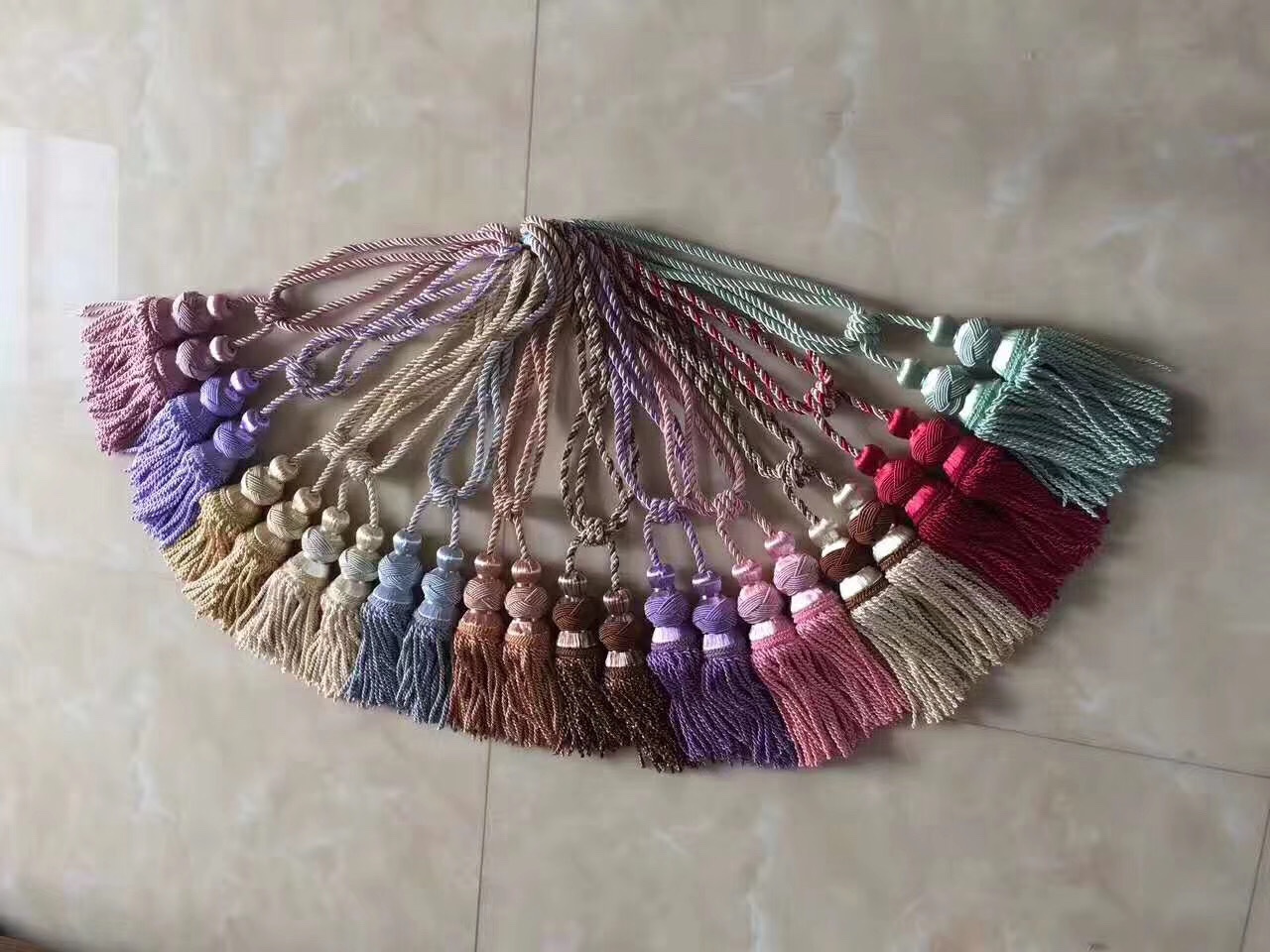 窗帘挂球，娃娃球产品图