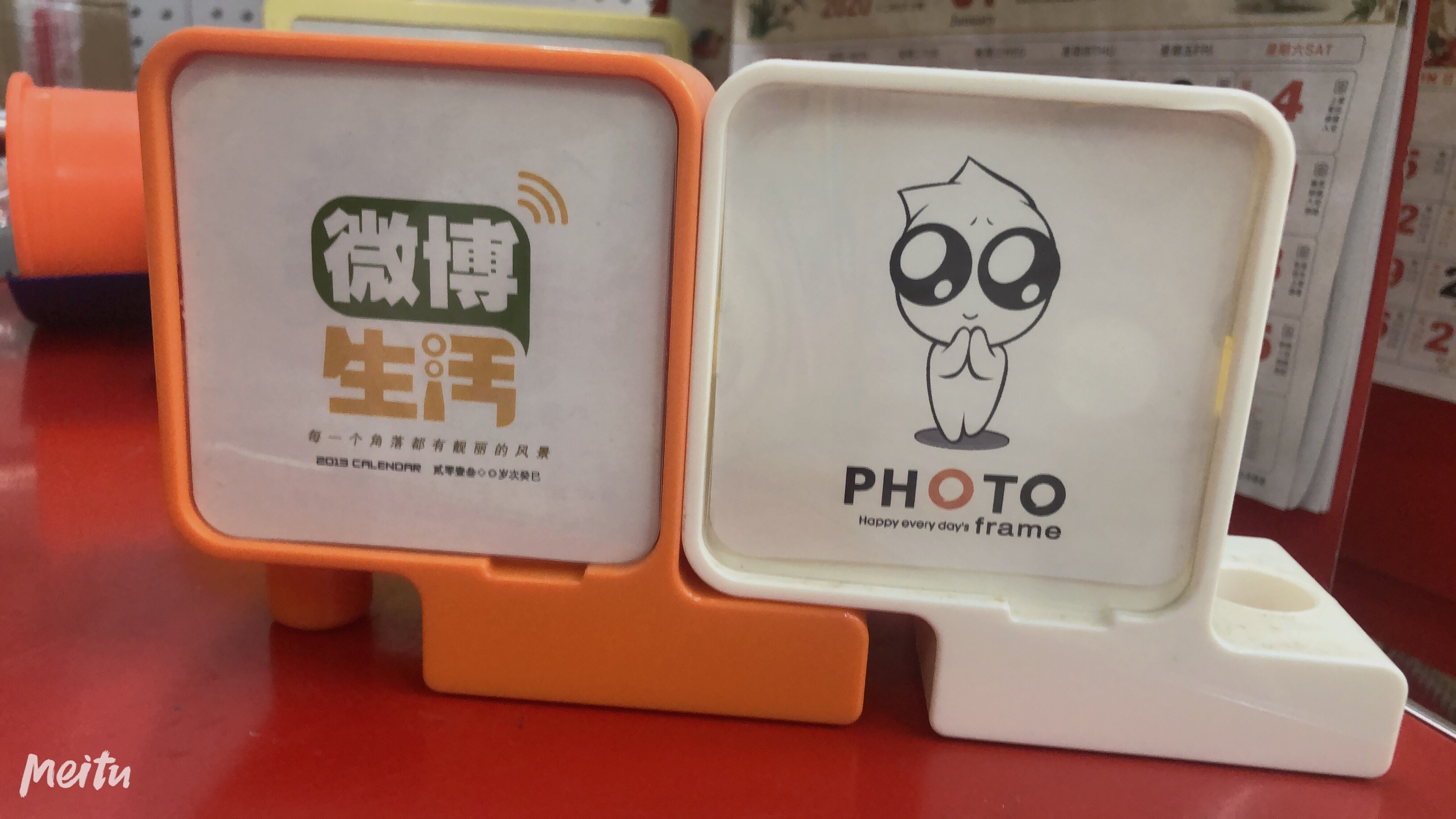 Personalized plastic desk calendar cartoon creative gifts details Picture