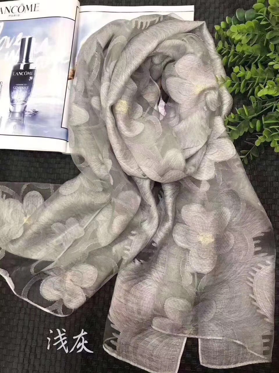 Summer Hollow Shawl Scarf Gold Silk Big Flowers details Picture