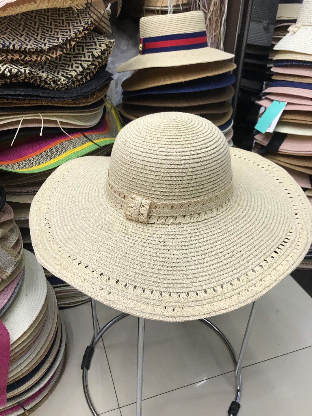 Beach hat, straw hat details Picture