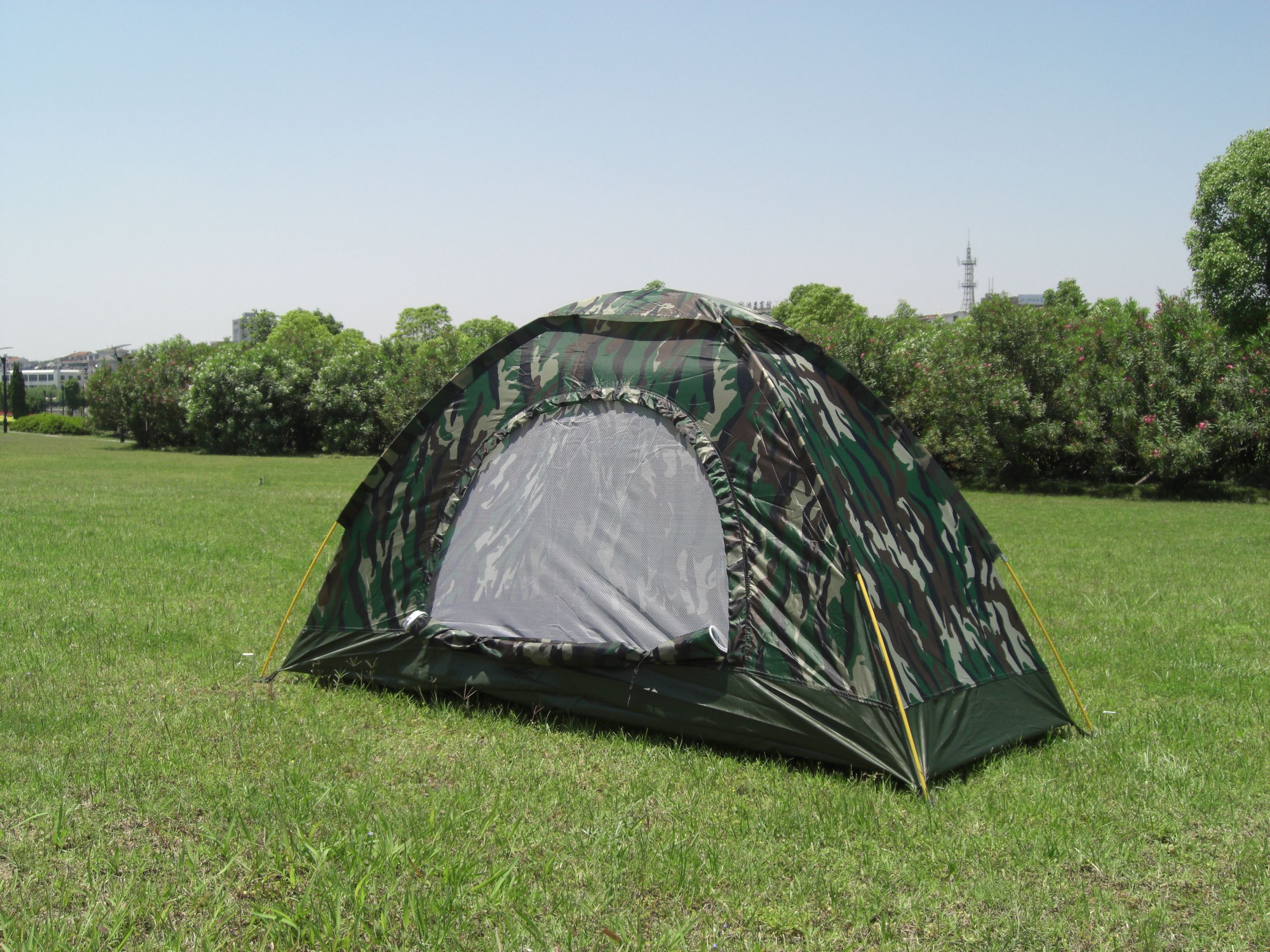 Single-person single-layer tent camouflage