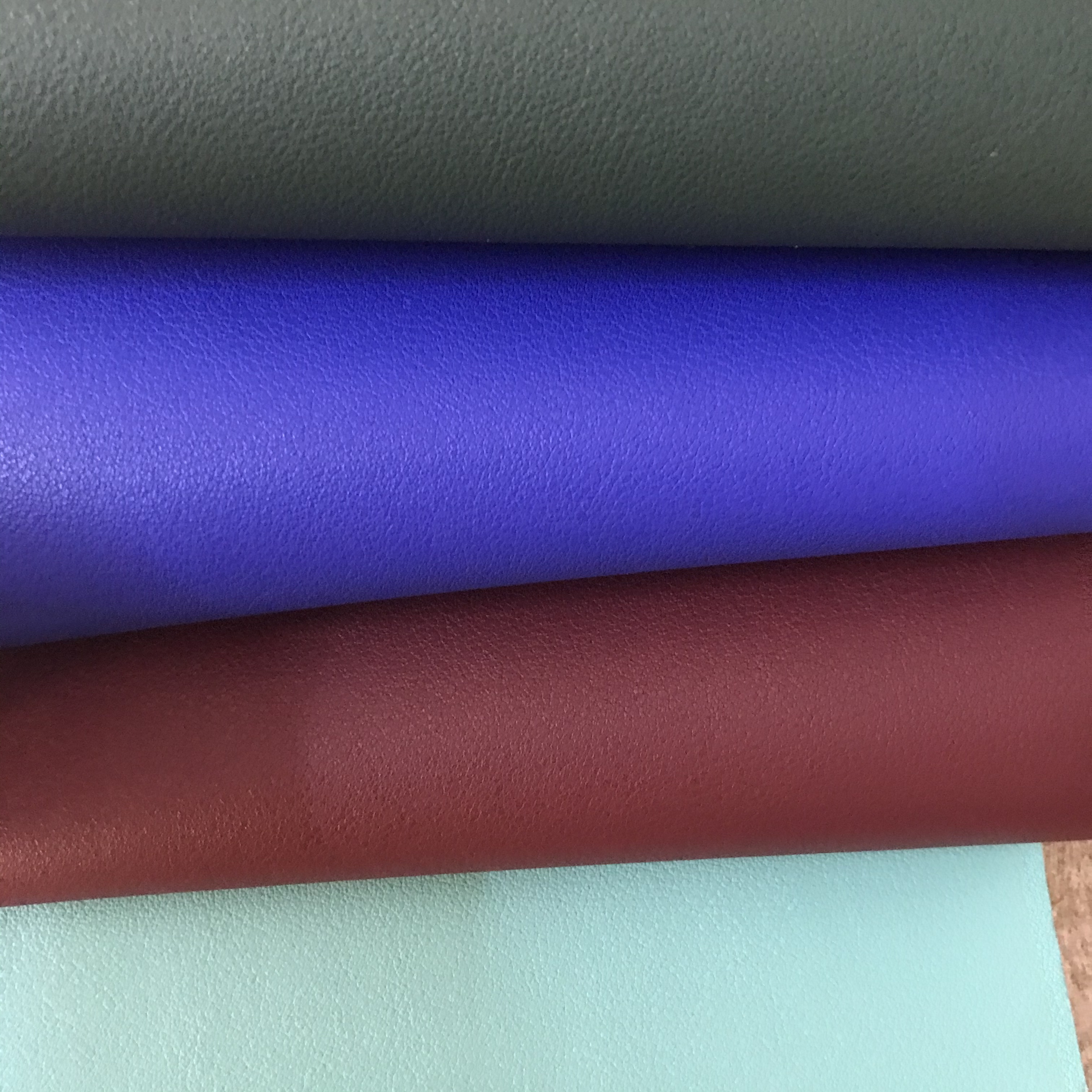 High-quality and environmentally friendly 1.0 woolen base with gold coin pattern PVC leather fabric for luggage and handbags, artificial leather undefined
