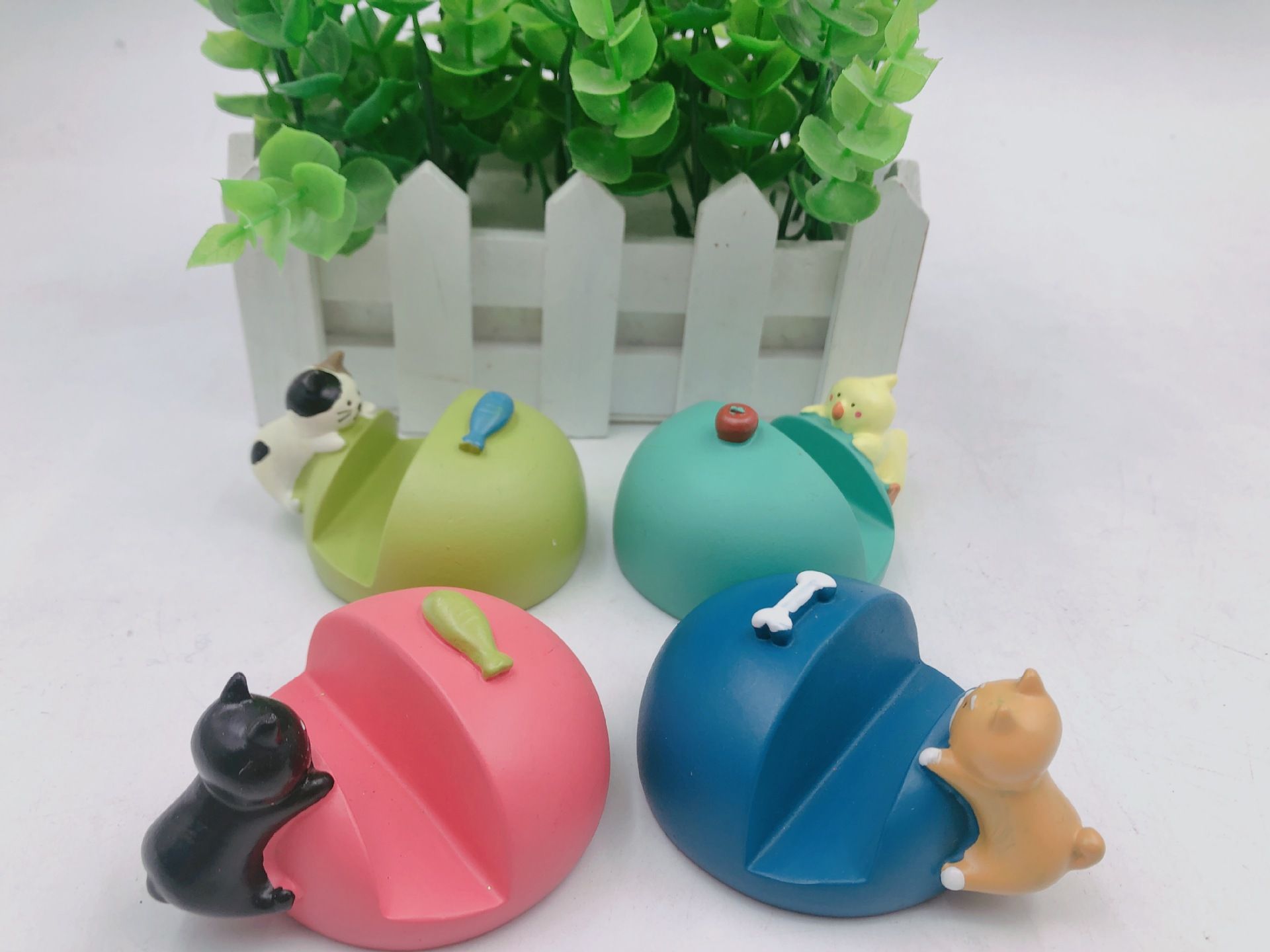 创意卡通圆形手机座桌面床头懒人手机支架树脂装饰摆件