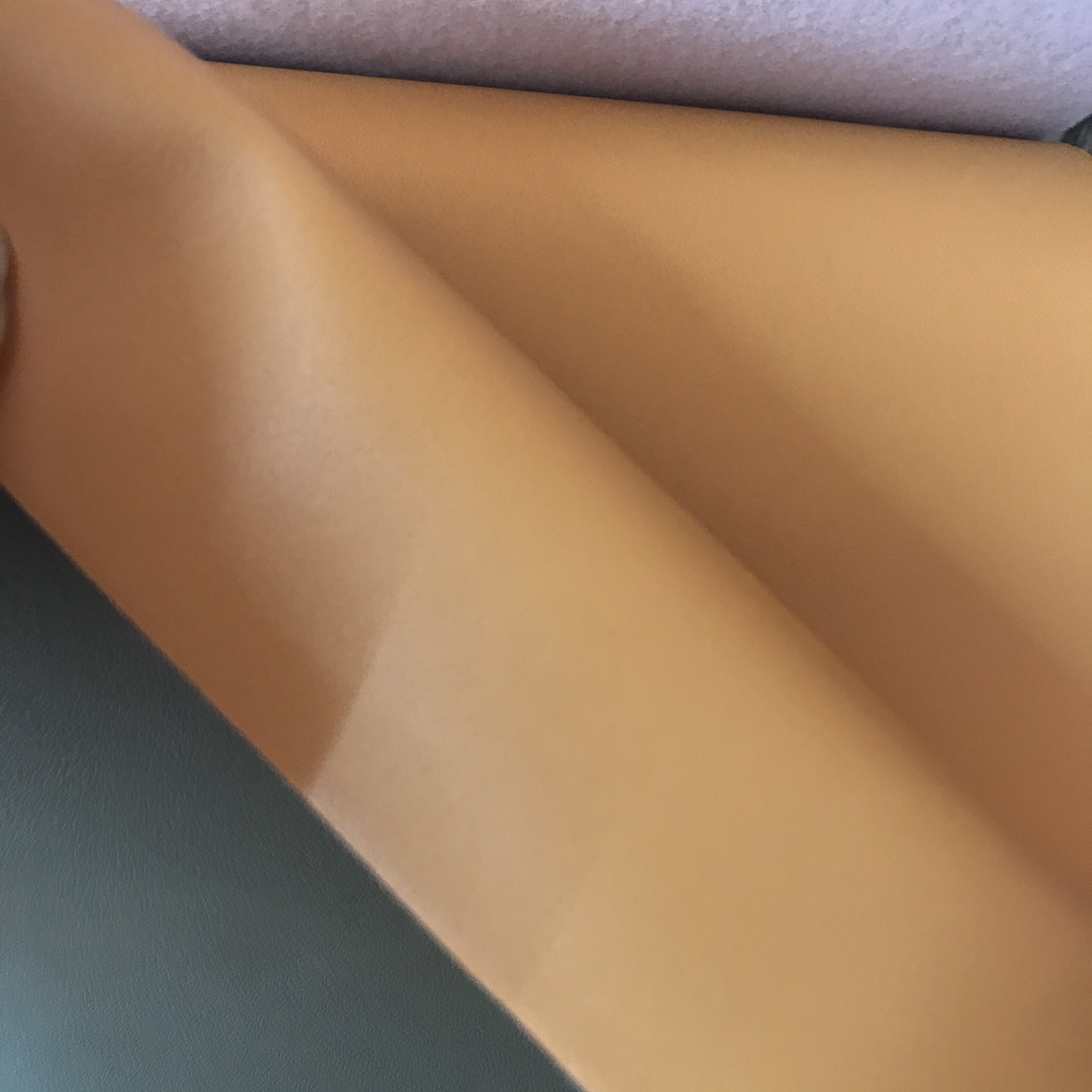 优质环保1.0毛底R61纹PVC皮革面料箱包手袋人造革产品图