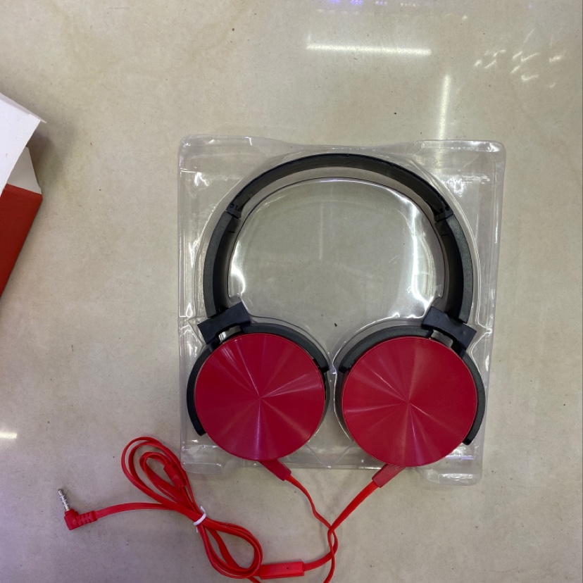 Universal microphone and headset for mobile phones and computers Application Scenario