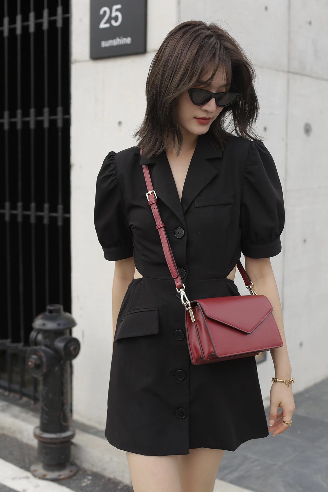 B333，酒红白底实物图