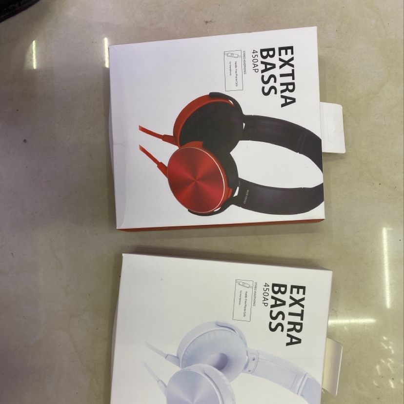 Universal microphone and headset for mobile phones and computers undefined