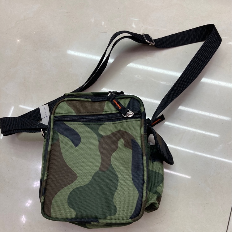 斜背包产品图