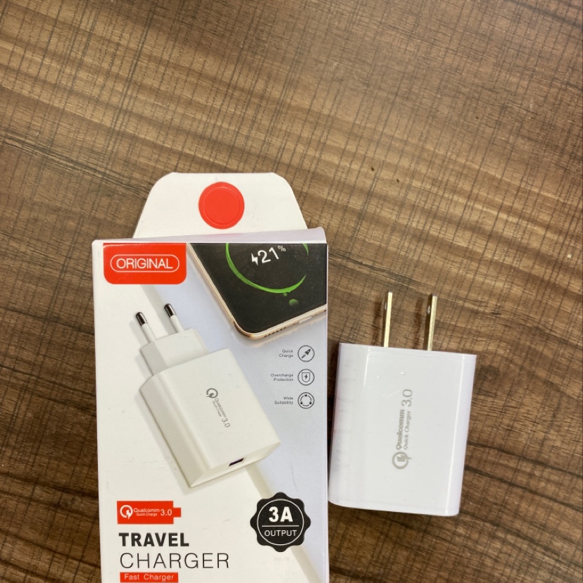Fast-charging mobile phone charger Item Picture