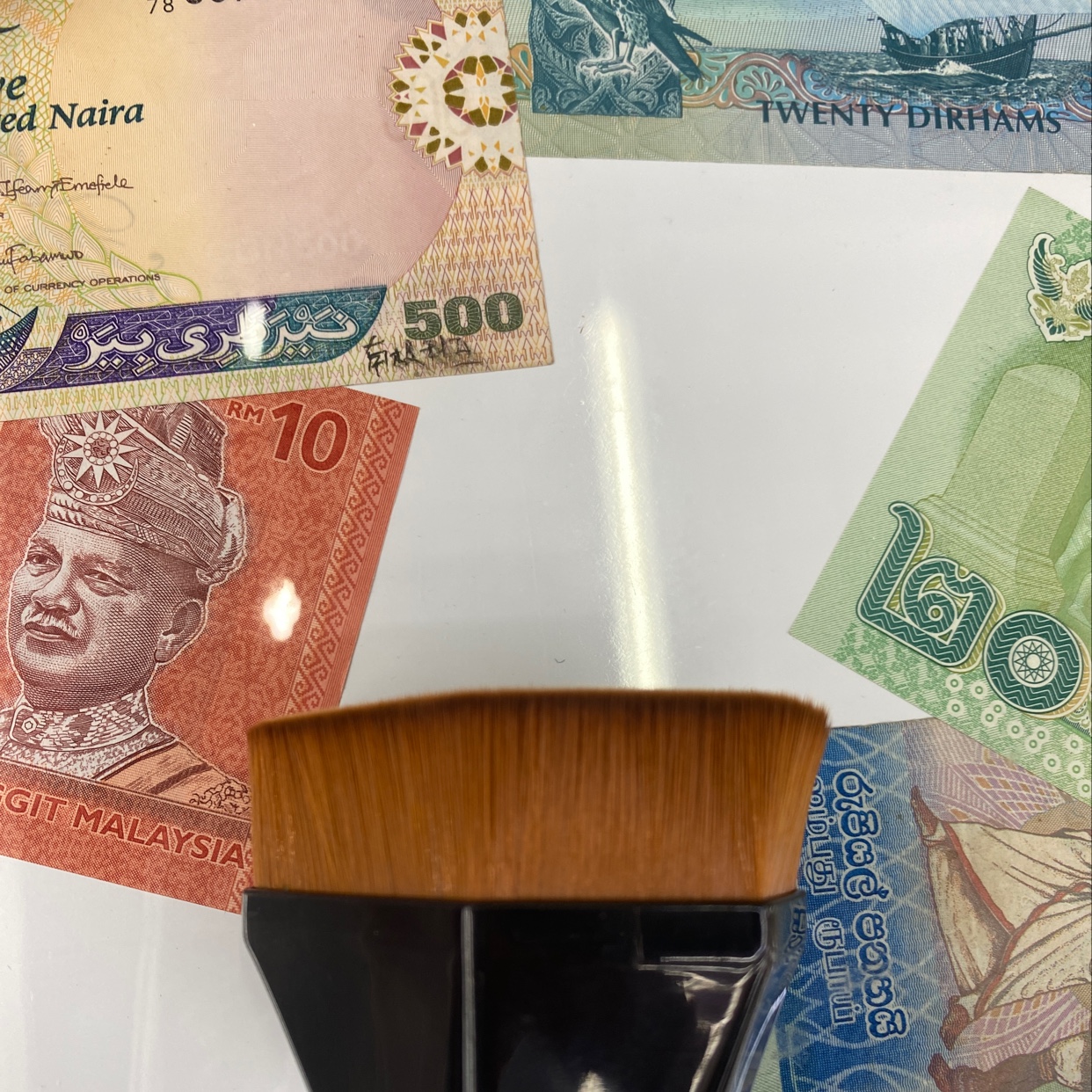فرشاة حمراء details Picture