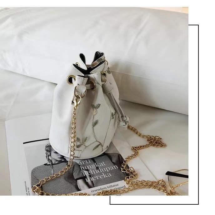 Custom-made new Korean-style crossbody bags, bucket bags and chains for export and domestic sales Specification image