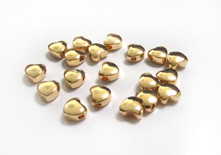 Zhongxing Accessories Factory offers direct sales and wholesale of heart-shaped horizontal hole bracelets and necklace beads, with a wide variety of specifications and shapes Application Scenario