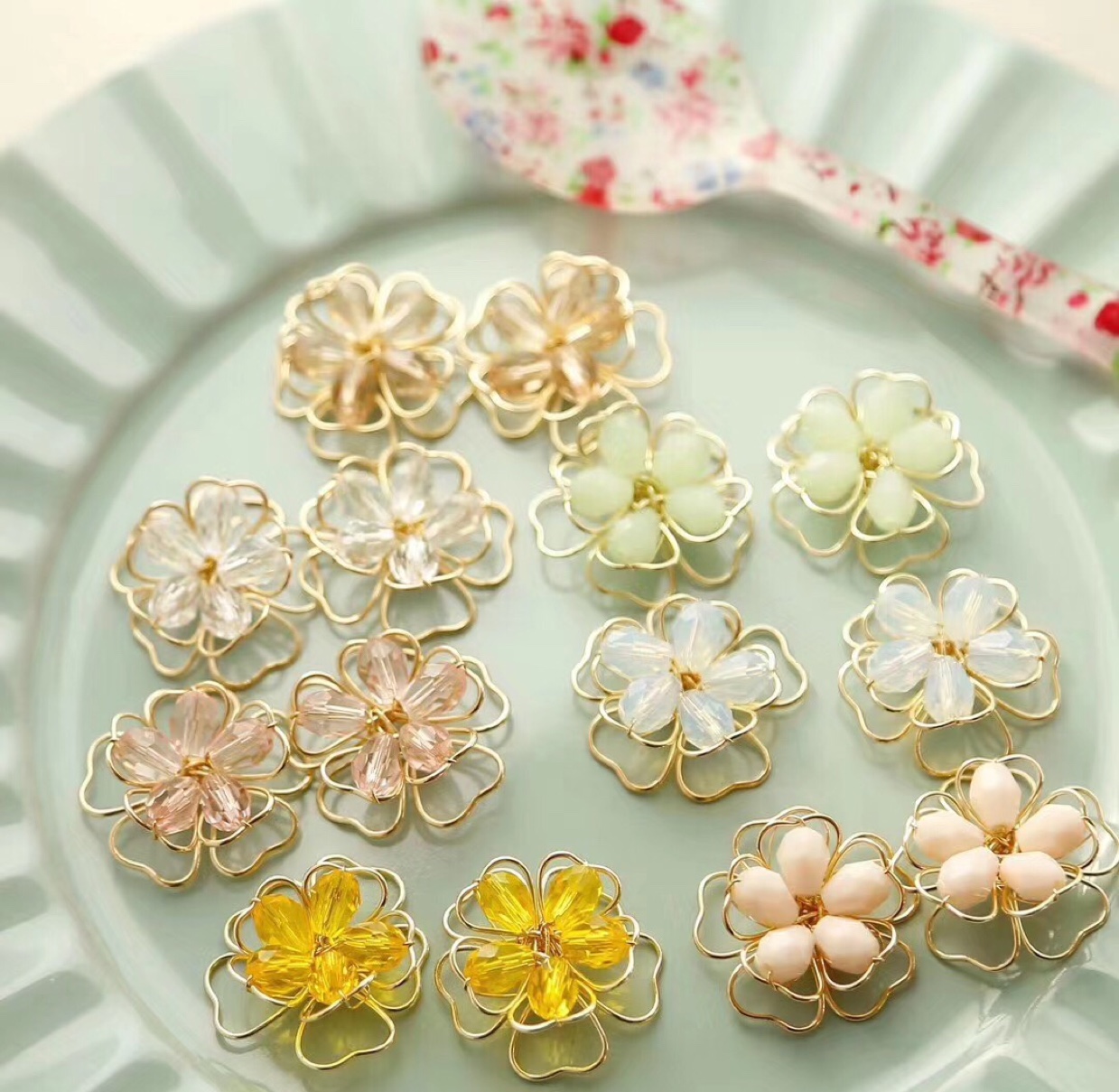 Glass stud earrings thumbnail