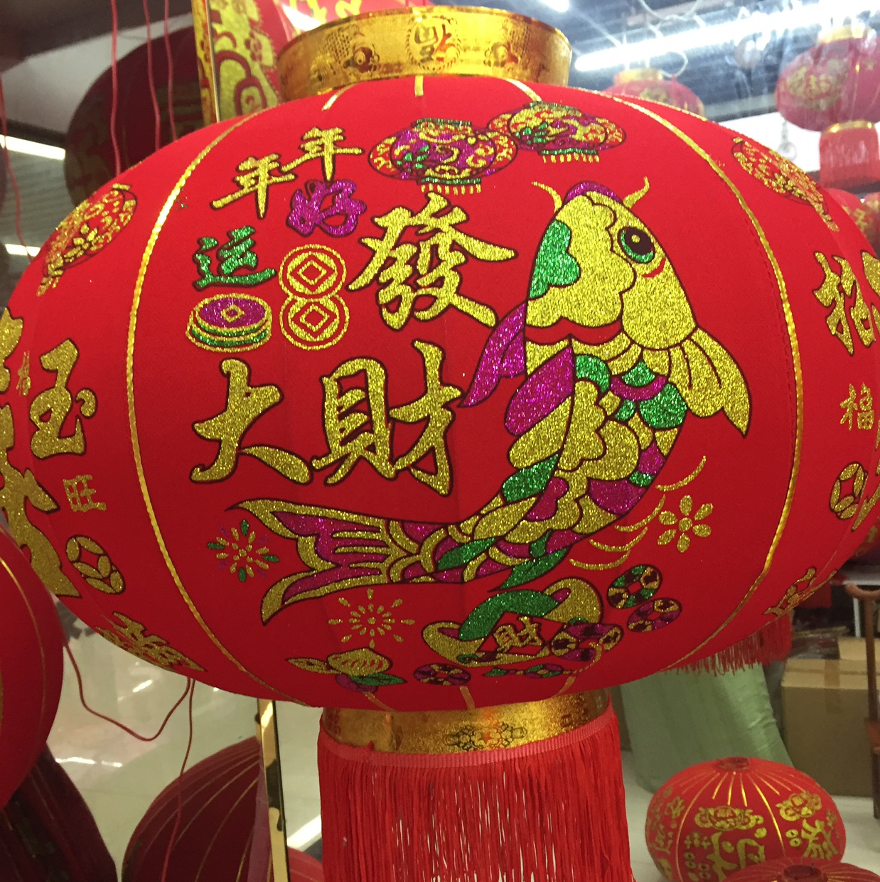 80 gold fans with golden edges make a fortune every year