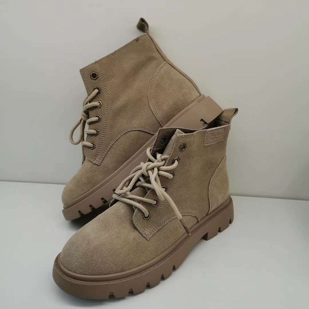 High-quality, fashionable and trendy new women's shoes, brown shoes