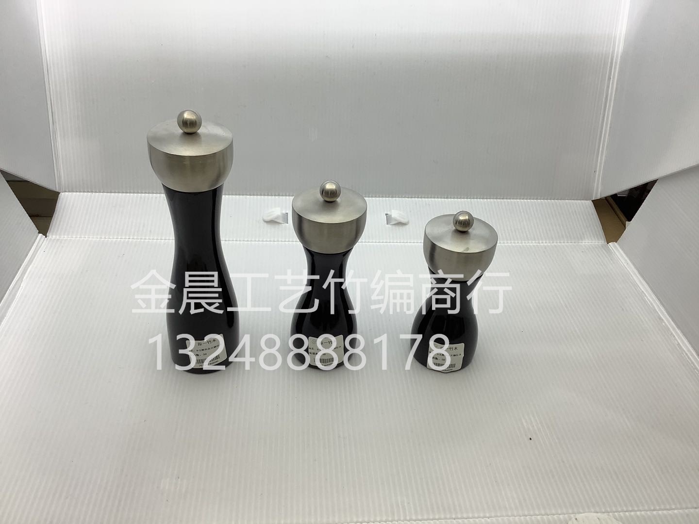 Pepper ground black glossy rubber thumbnail