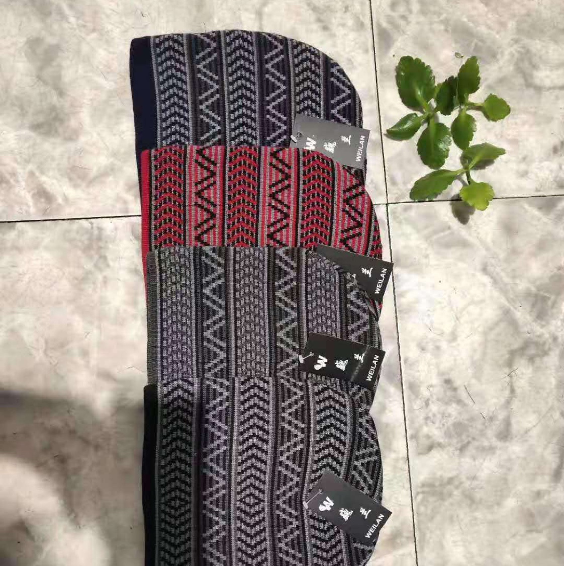 Men's knitted winter hat thumbnail