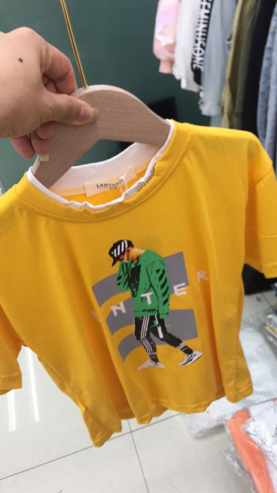 时尚短袖产品图