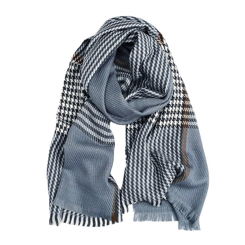 A fashionable and versatile autumn and winter coat with a scarf
