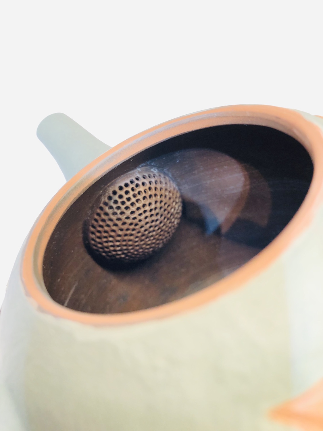 日本常滑烧窑变大师 素三窑 
材质：日本朱泥
工艺：窑变满雕刻大枫叶
壶型：丸形 横手 印籠蓋
容量：约260毫升详情图9