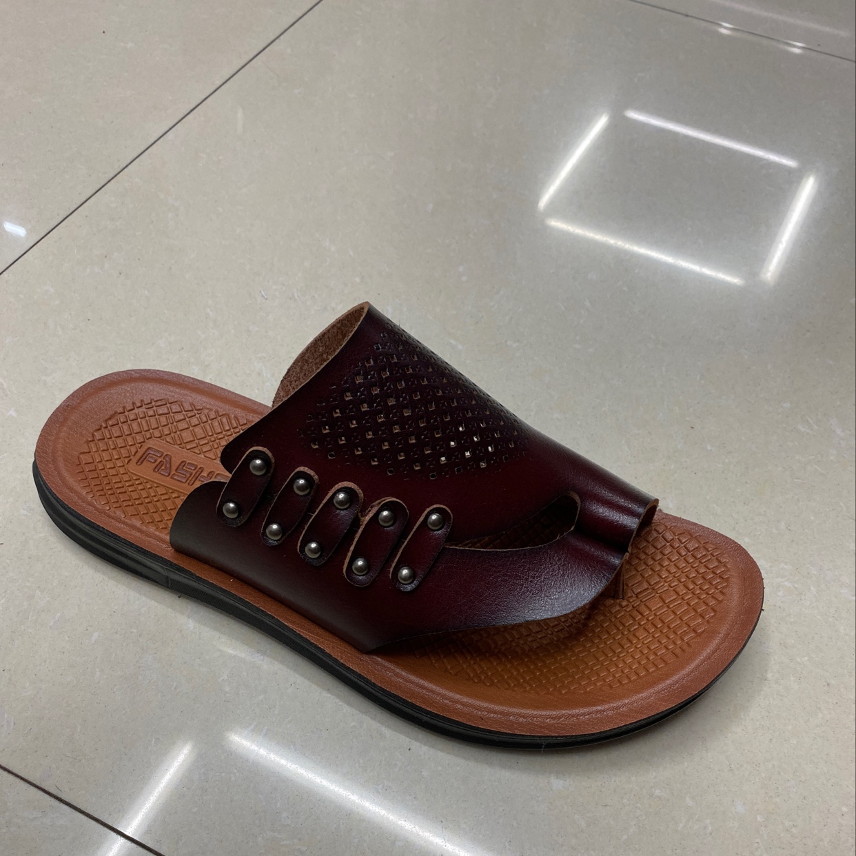 New men's beach shoes details Picture