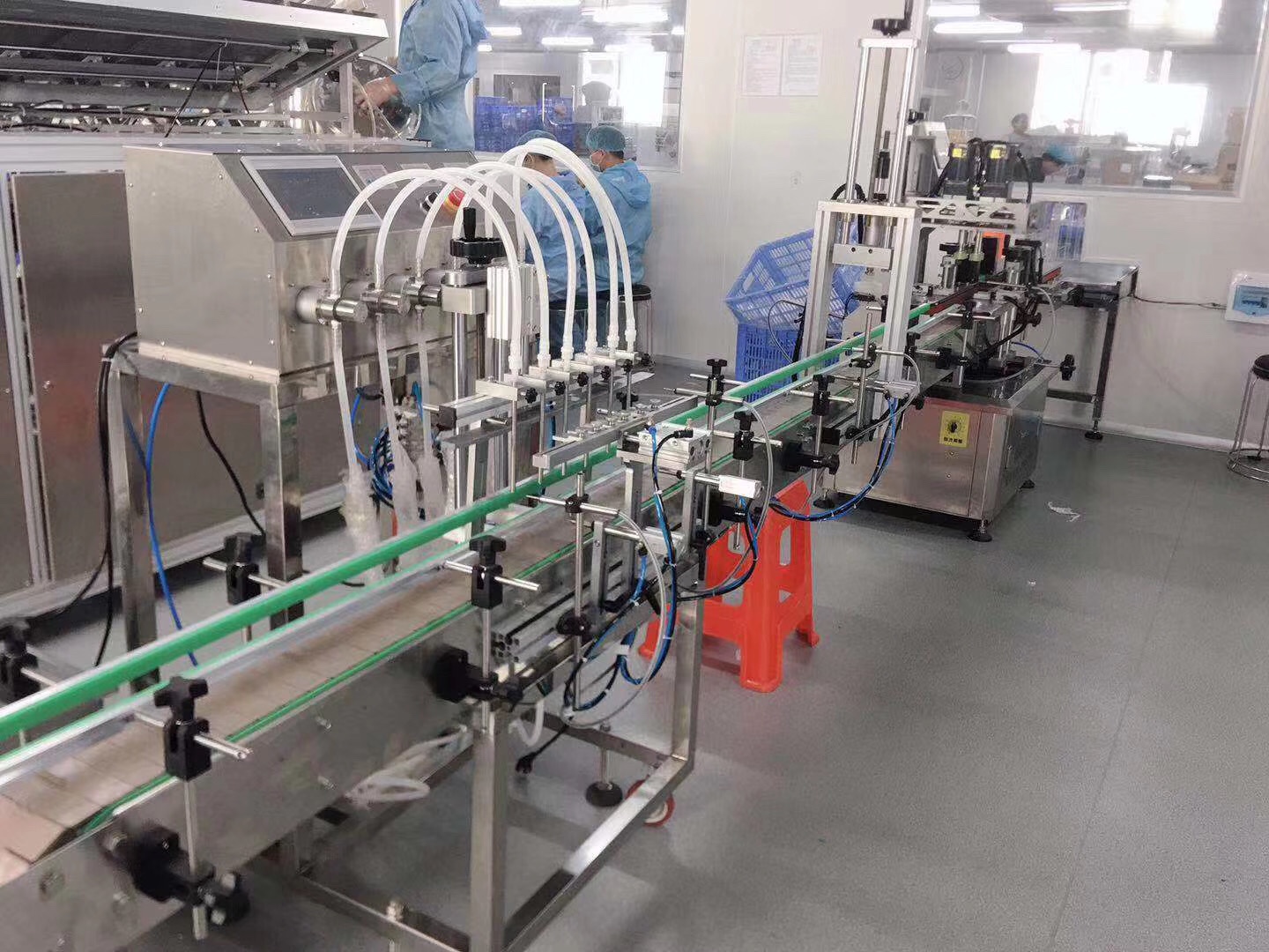 The fully automatic liquid agent filling and capping machine packaging equipment has high mechanical efficiency Specification image