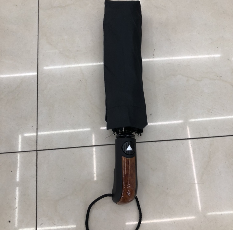Three-fold automatic black umbrella