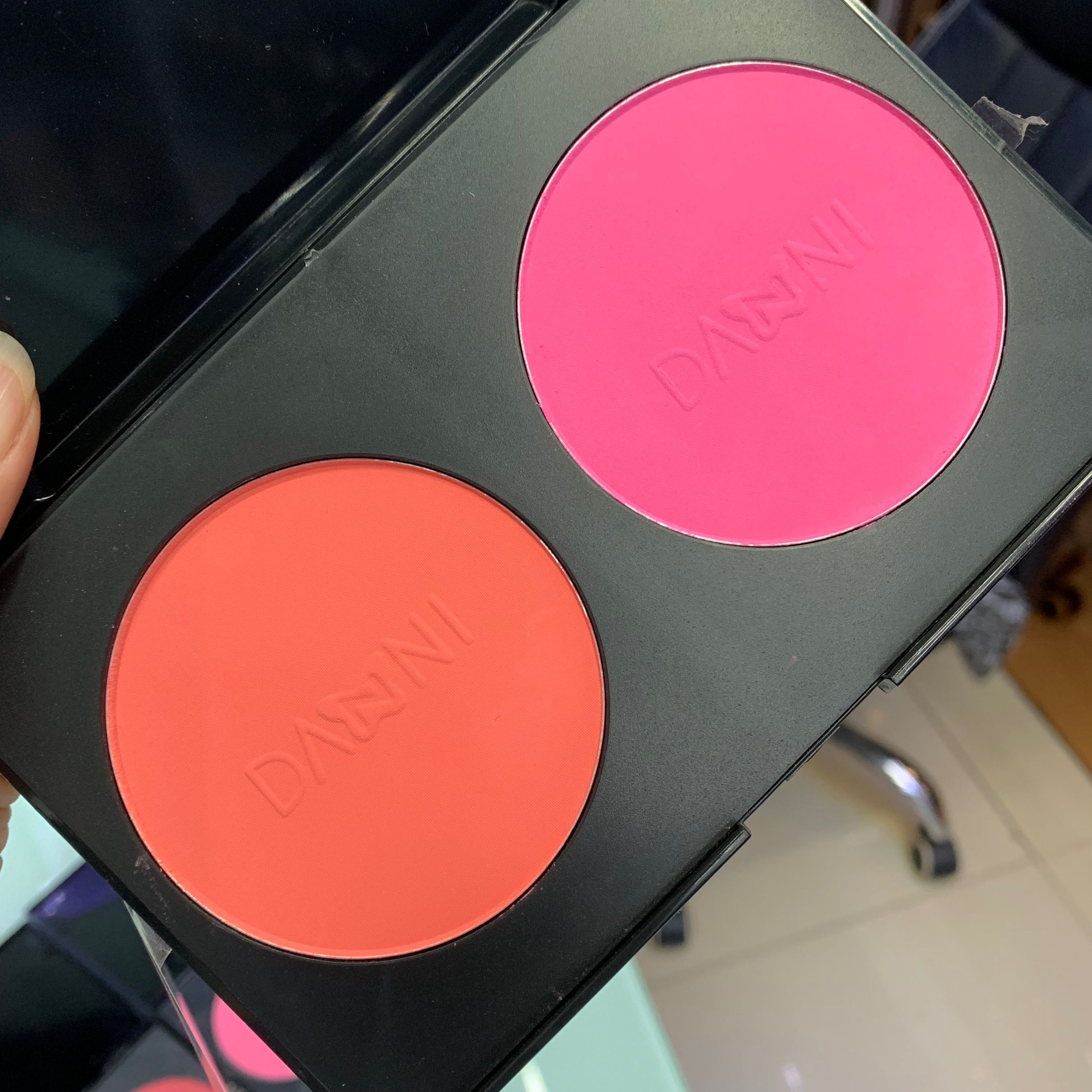 Yiwu quality goods manufacturer wholesale two-color blush plates, rouge plates, matte pearlescent, waterproof and non-smudging detail image 2
