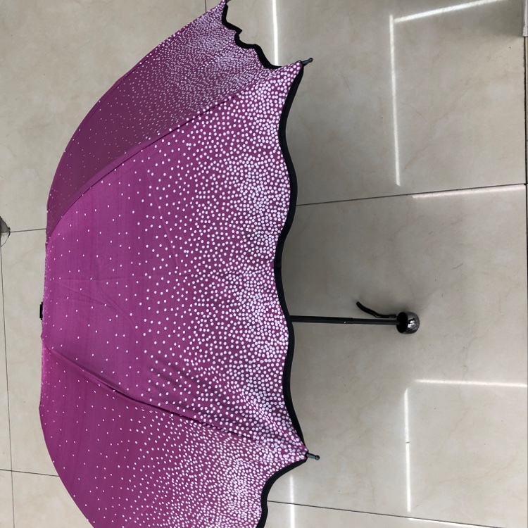 Three-fold color-changing Dragon Seal Garden dot umbrella Application Scenario