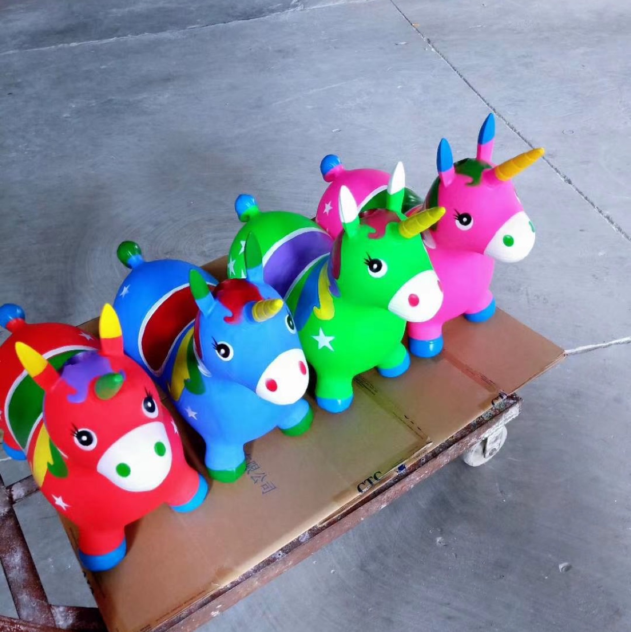 亚光闪光音乐独角兽