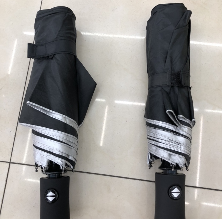 Three-fold self-opening and self-closing plastic umbrella