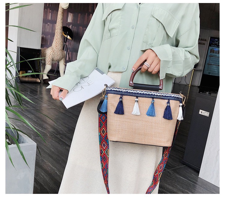 Domestic and foreign trade in-stock 2020 summer new fringed straw woven bag, color-blocking woven bag, women's ethnic style strap, single-shoulder crossbody bag, handbag undefined