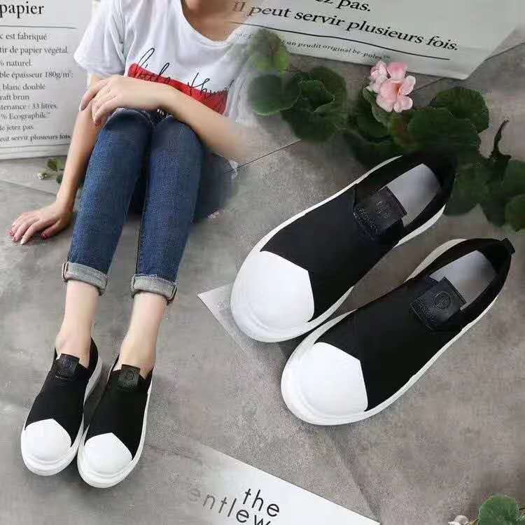 High-quality, fashionable and trendy new women's shoes, black and white board shoes details Picture