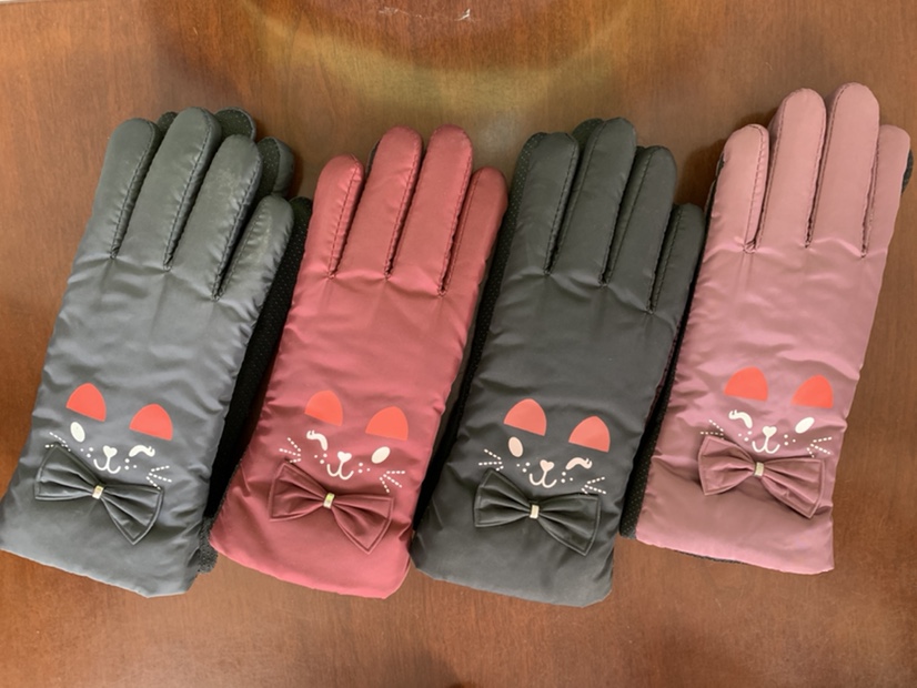 Kitten gloves