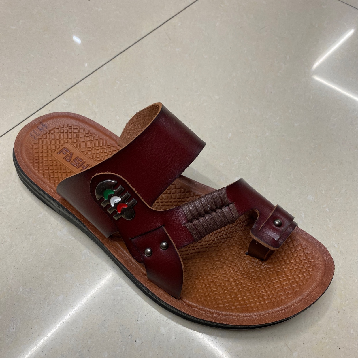 Men's slippers details Picture